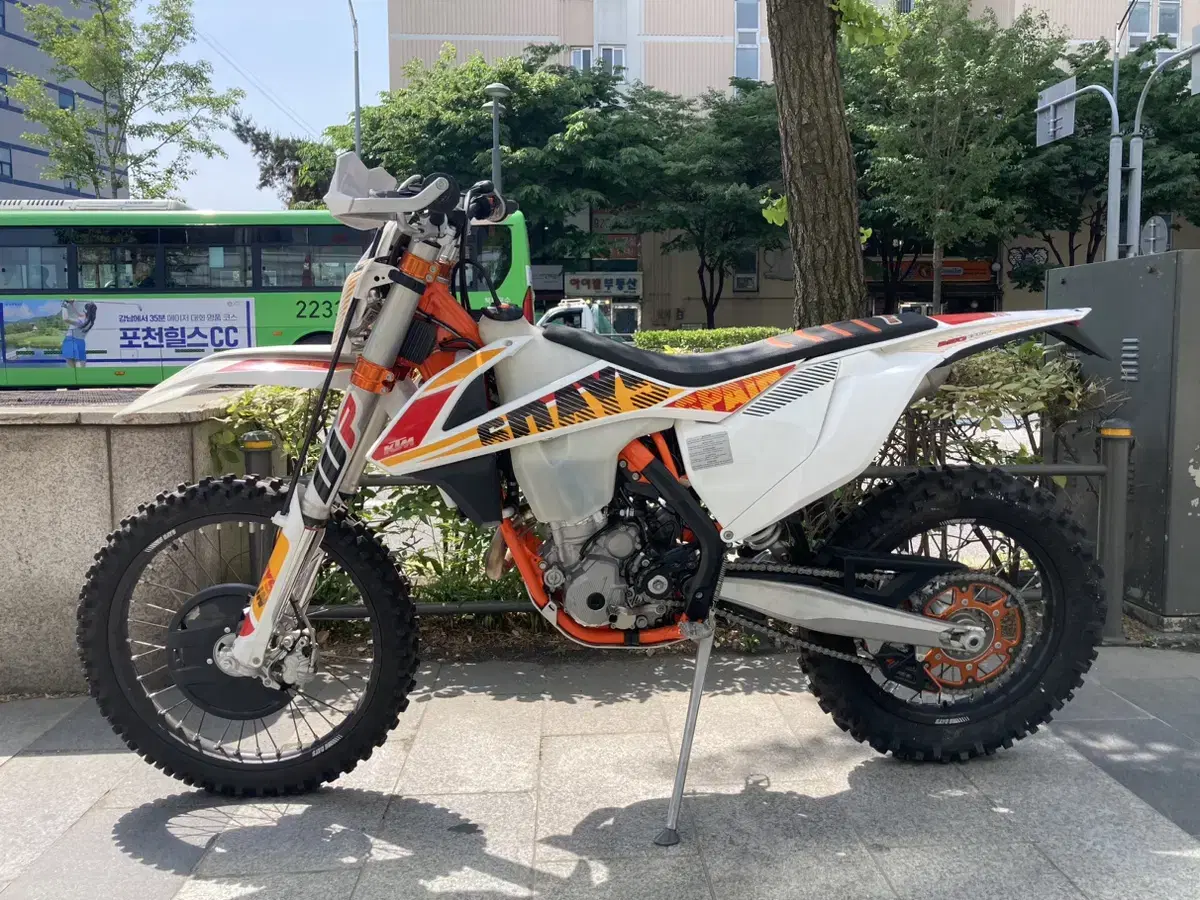 ktm250exc f 식스데이 팝니다